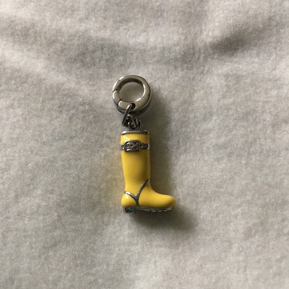 Enameled yellow rain boot